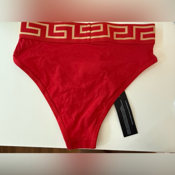 Versace - Picture 2 of 3